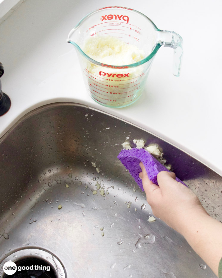 Borax Uses Use borax and lemon juice in a paste to clean and shine even the grungiest kitchen sink.