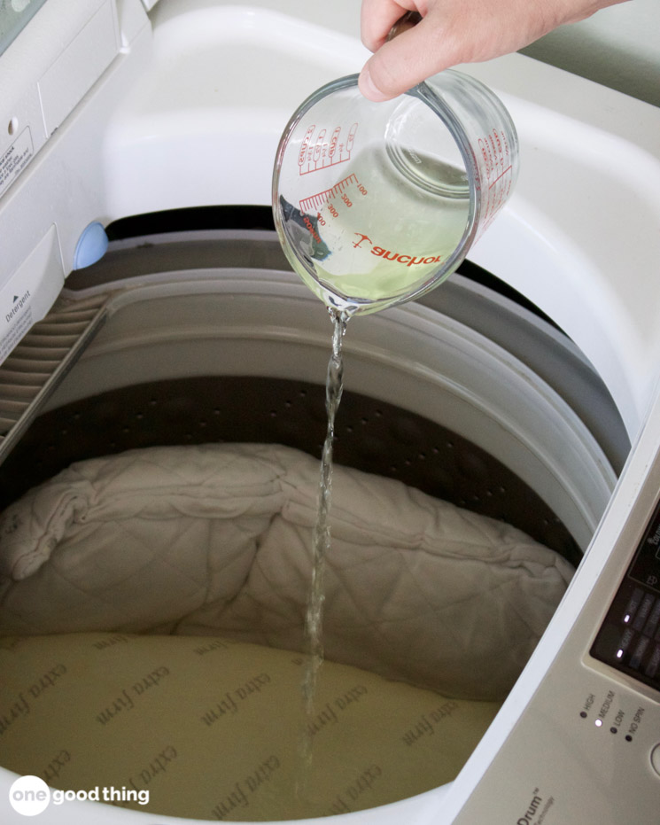 Borax Uses Borax plays a big part in whitening yellowed pillows.