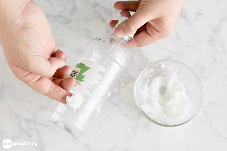 Borax Uses Use borax to help remove sticky labels and the residue they can leave behind.